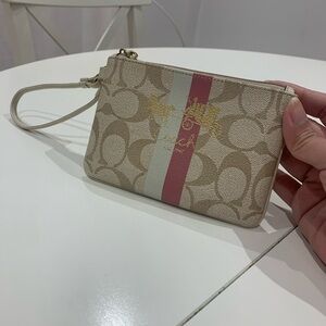 🩷🎀 Preloved Coach Heritage Signature Beige and Pink Stripe Wristlet 🩷🎀